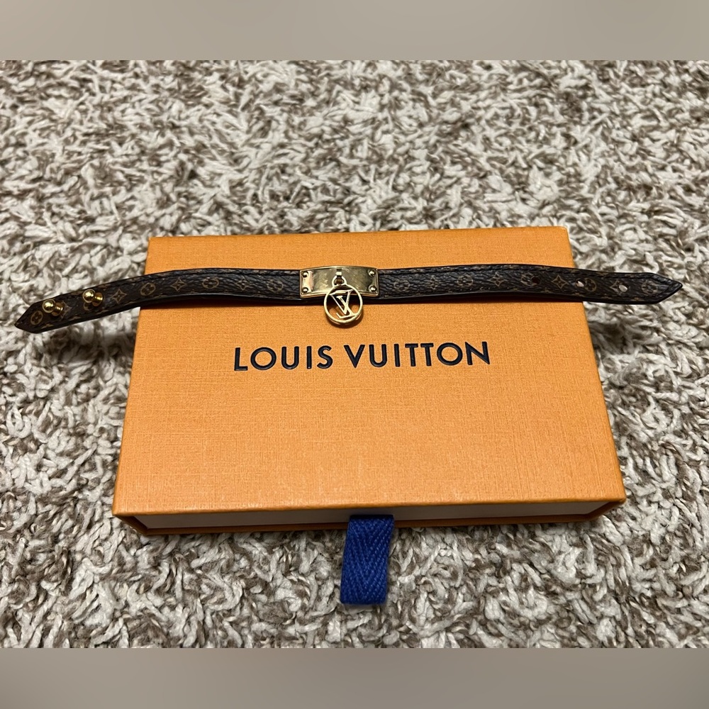 โSOLD ON โ๏ธโ Louis Vuitton Logomania Bracelet - Picture 13 of 13